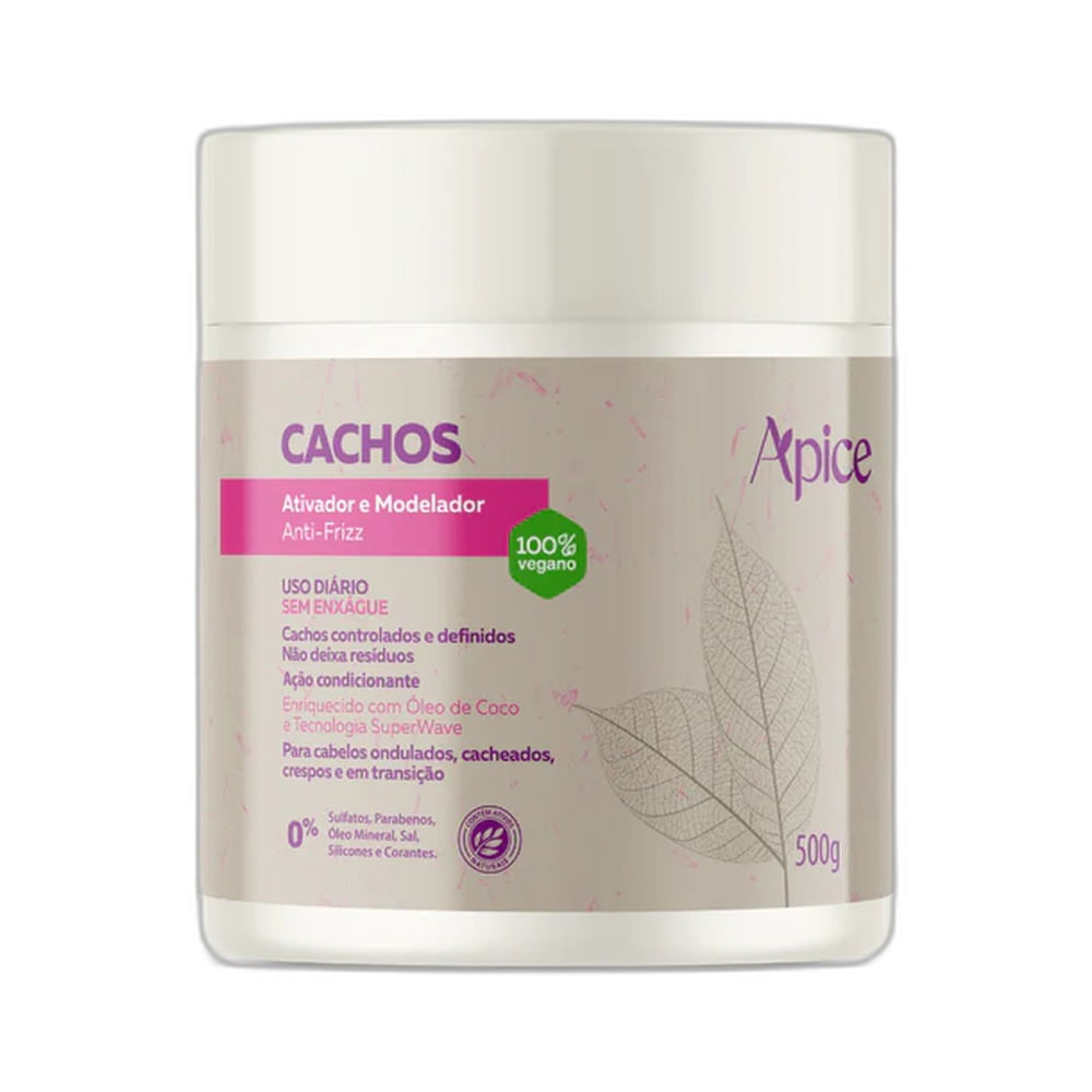 Frontal da embalagem do Ativador e Modelador Apice Cachos Anti-Frizz 500g, pote branco com tampa branca e rótulo bege com texto roxo e rosa